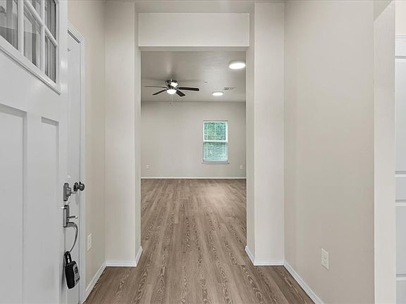 5th image of 228 E Abbott Ln