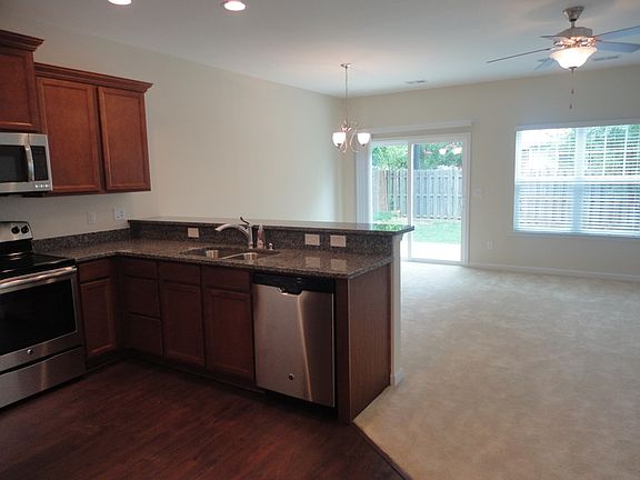 4th image of 304 Eastfair Dr