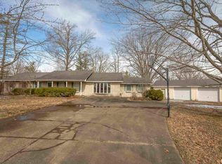 137 Peachtree Ln, Carbondale, IL 62902