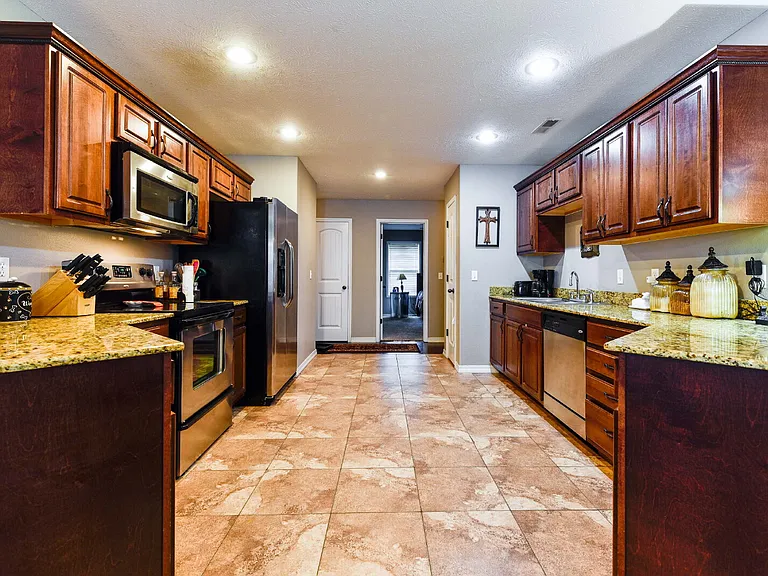370 Southwoods Way — Photo 12