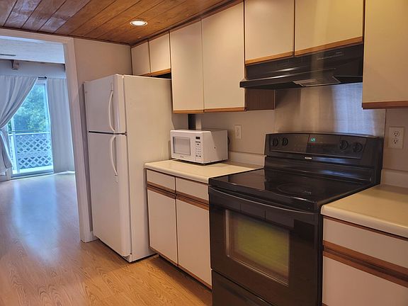 4th image of 47 Old House Ln