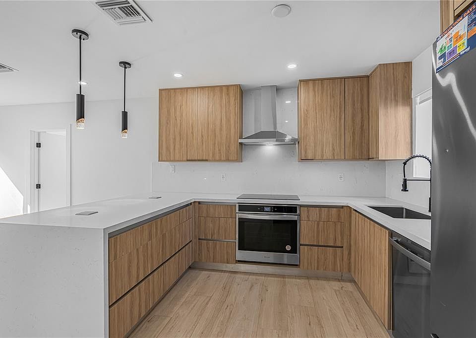 1st image of 1116 N 31st Ave