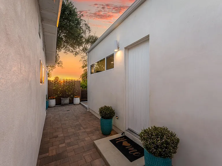 2534 Whitney Ave #A — Photo 28