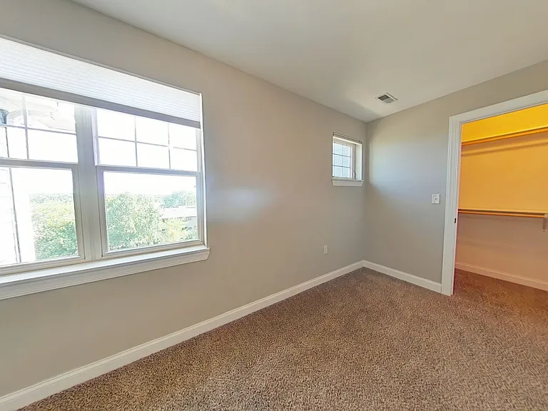 Delafield Lakes Apartments — Photo 83