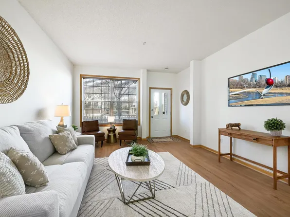 1996 Siefert St, Chaska, MN 55318