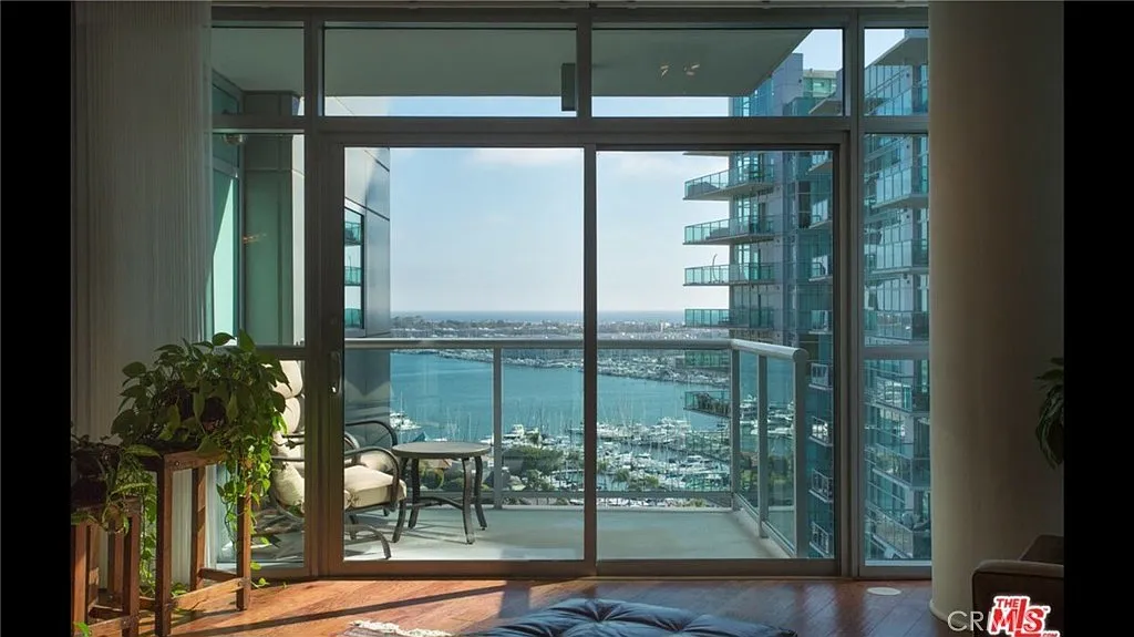 13650 Marina Pointe Dr — Photo 1