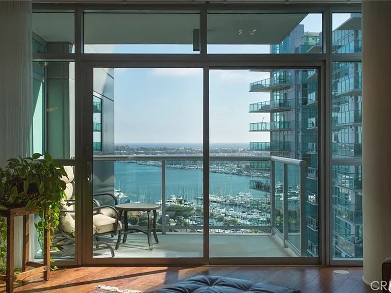 13650 Marina Pointe Dr #1605 — Photo 1