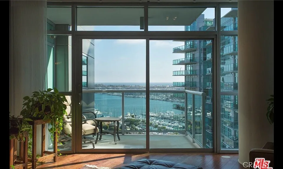 13650 Marina Pointe Dr #1605