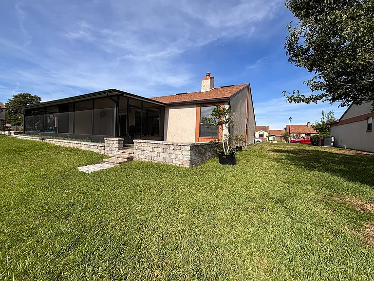 7823 Fawn Brook Cir E — Photo 3