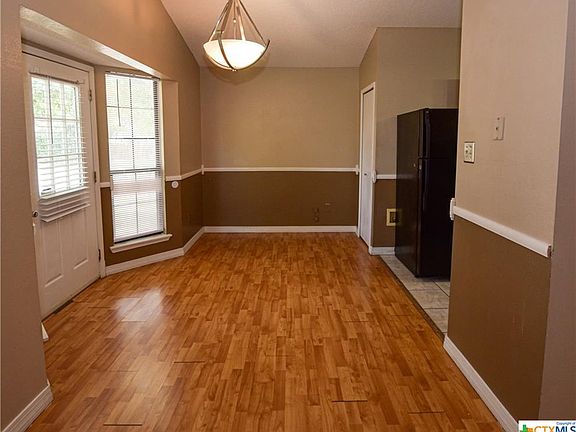 5th image of 2201 Hemlock Dr