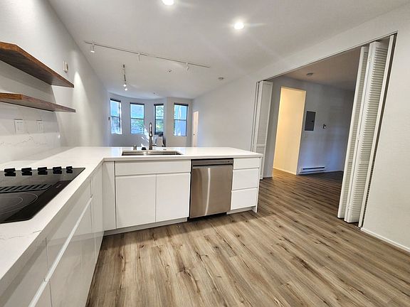 2nd image of 436 High St APT 203