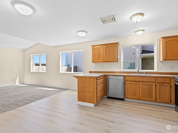 4th image of 12913 58th Avenue NE