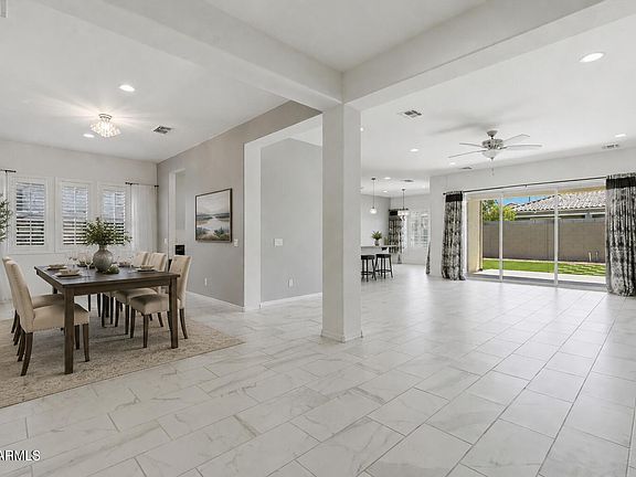 3rd image of 1083 E HOLLAND PARK Drive