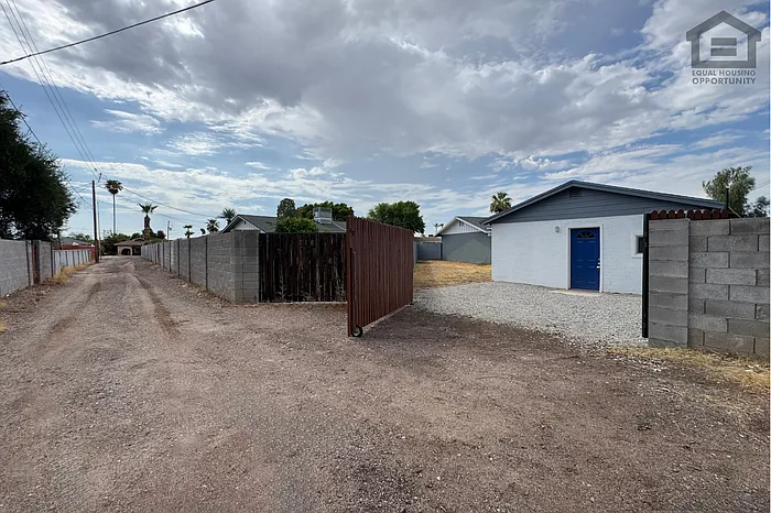 232 W Gail Dr #2 — Photo 4