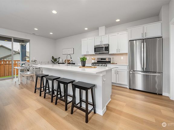 4th image of 12917 193rd Avenue E