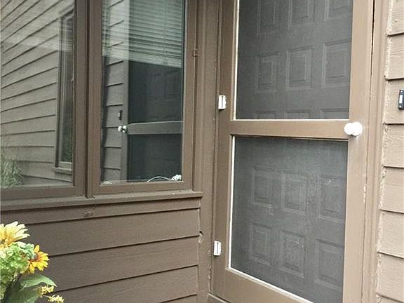 2nd image of 4640 Wisteria Cir