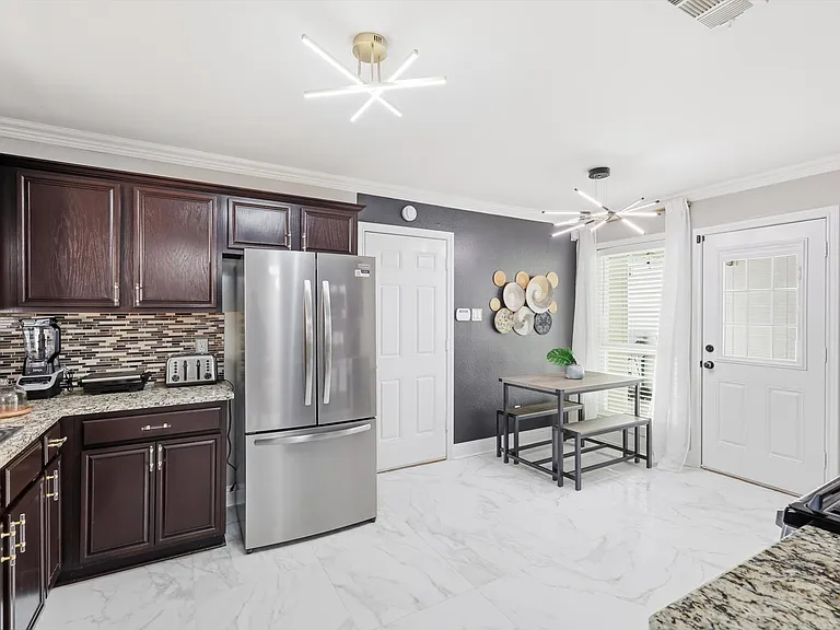 2720 Wild Grove Ln — Photo 12