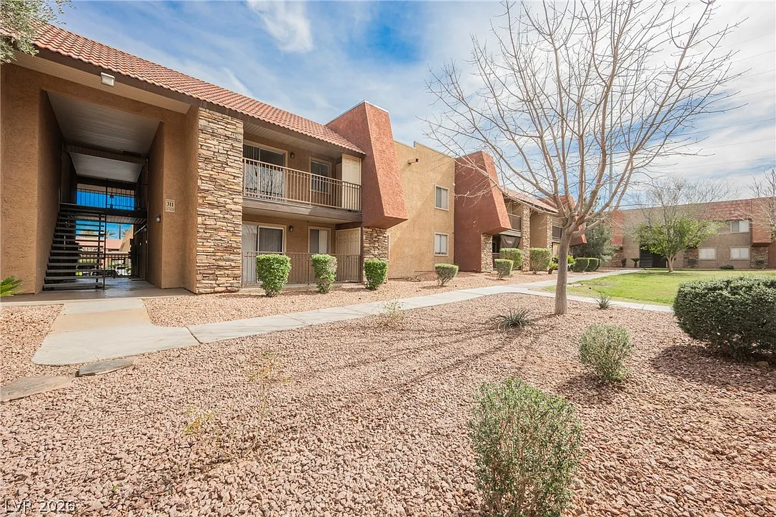 1 bed, 1.0 bath, 700 sqft, $1,050 — Photo 2