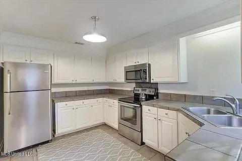 631 Live Oak Dr — Photo 9