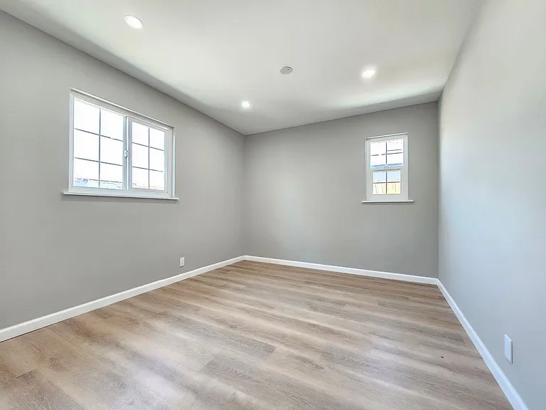 225 N Helena St — Photo 8
