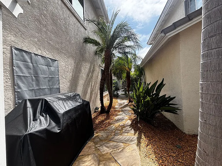 634 Compass Ct — Photo 26