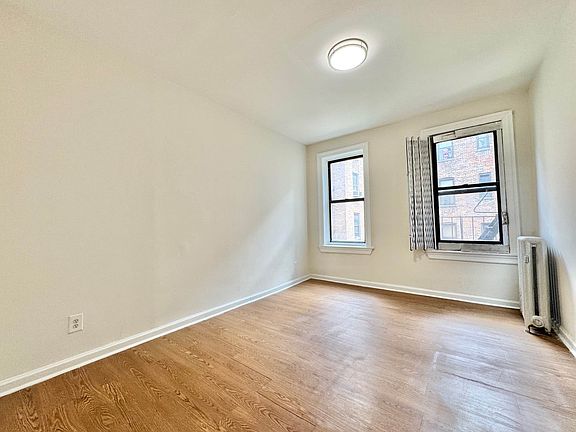 3rd image of 2322 Loring Pl N APT 3D