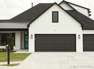 235 W 130th St, Jenks, OK 74037