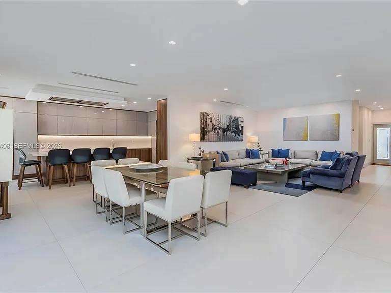 301 Shore Dr E — Photo 10