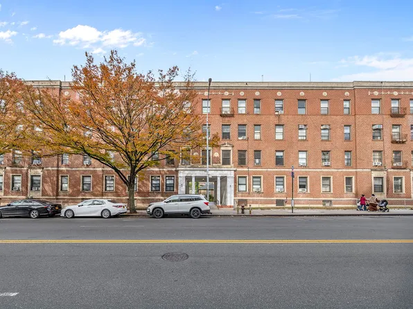 8320 Bay Parkway image 2 of 20