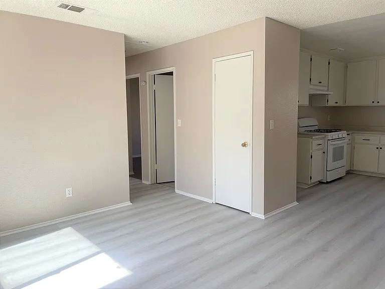 8712 California City Blvd #1-6 — Photo 6