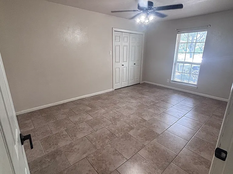 1911 S Park Dr — Photo 16