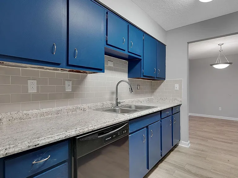 Springhurst East Apartments — Photo 13