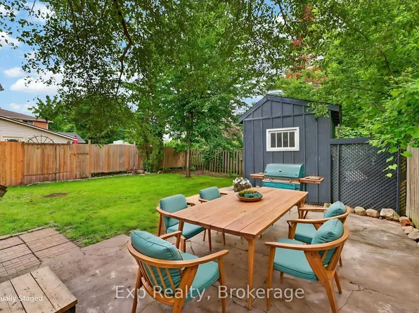 98 Cedar St, Belleville, ON K8P 3M4