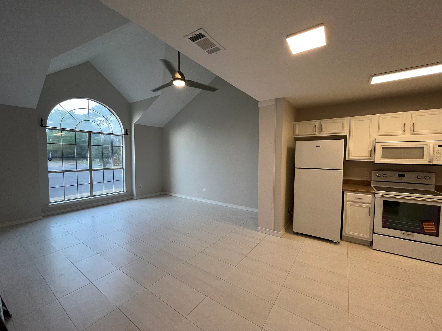 2 bed, 1163 sqft, $1,650 — Photo 1