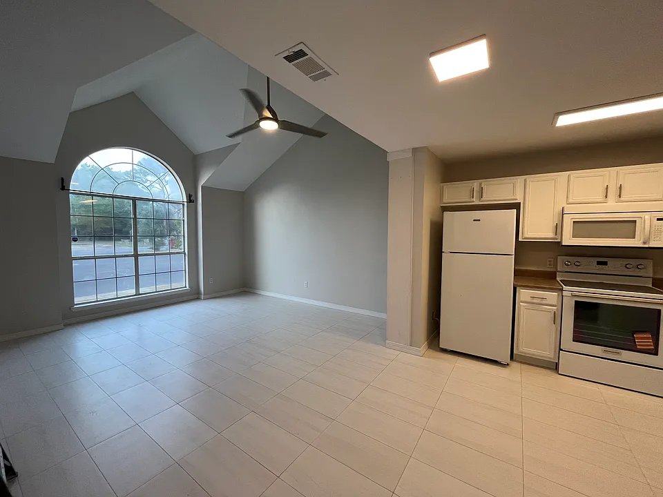 1354 Redwood Ln