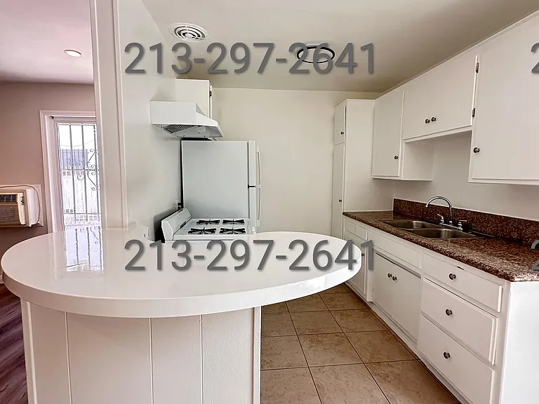 1246 N Edgemont St #1 — Photo 2