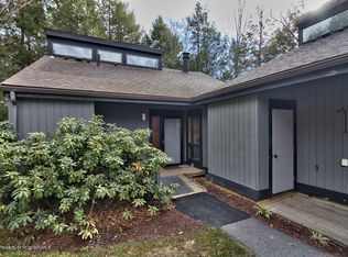 11 Oakford Gln, Waverly Township, PA 18411