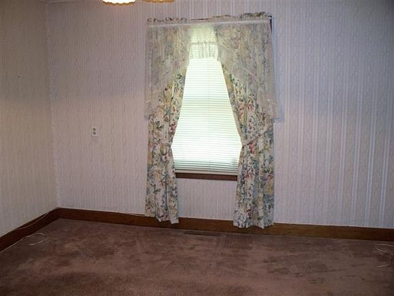 2nd image of 322 S Main St