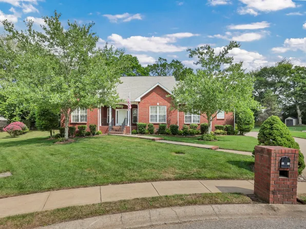 4216 N Woodstock Dr, Clarksville, TN 37040