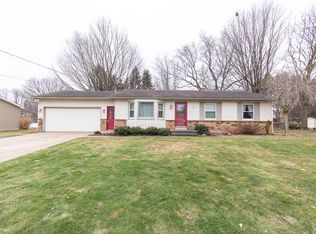 6925 Sherwood Dr, Jenison, MI 49428