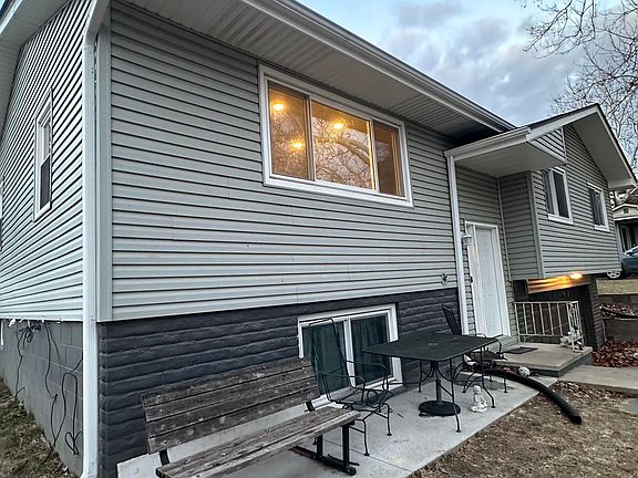 3rd image of 2004 Pleasantview Ln