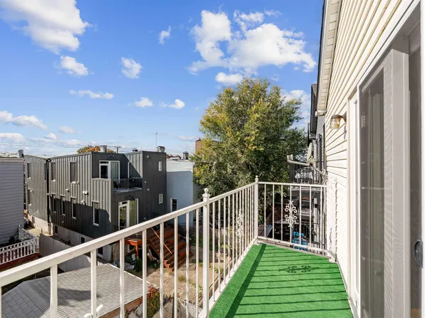 83 Oxford Avenue image 16 of 24