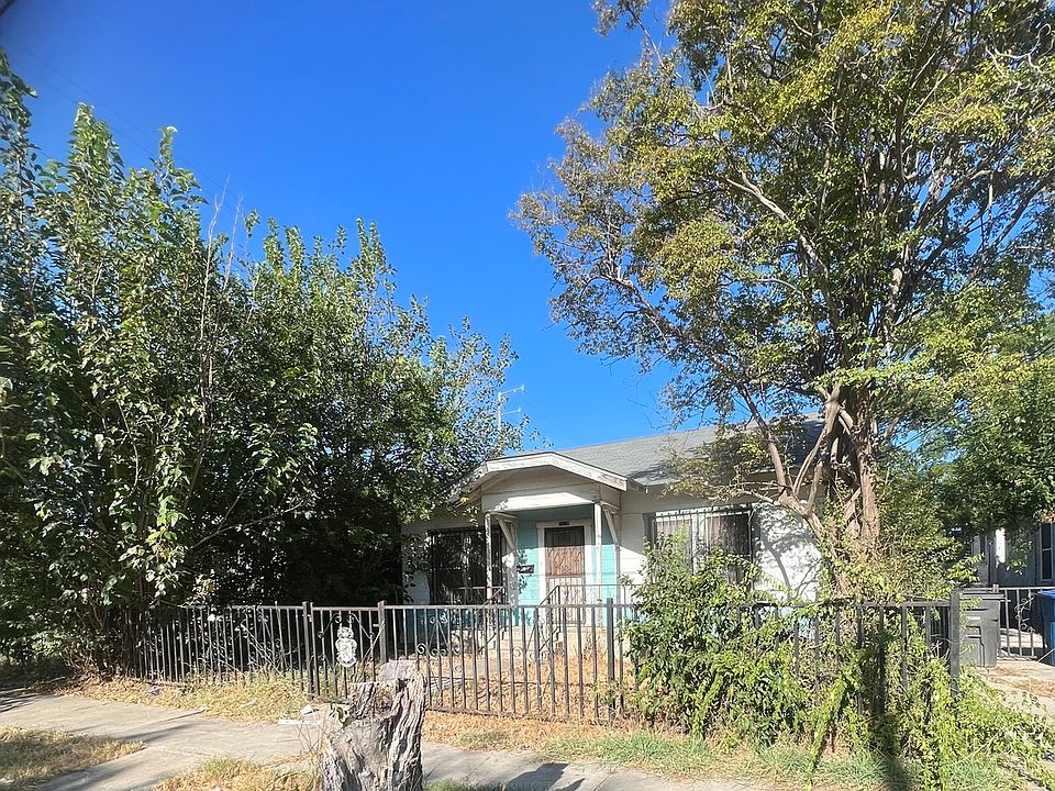 2nd image of 1114 N BRAZOS ST
