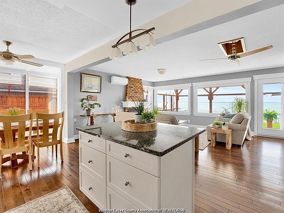 3rd image of 39 Woodbridge Dr