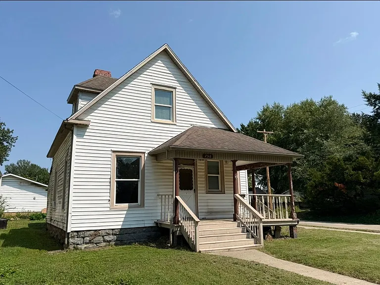 758 S Delaware Ave — Photo 2