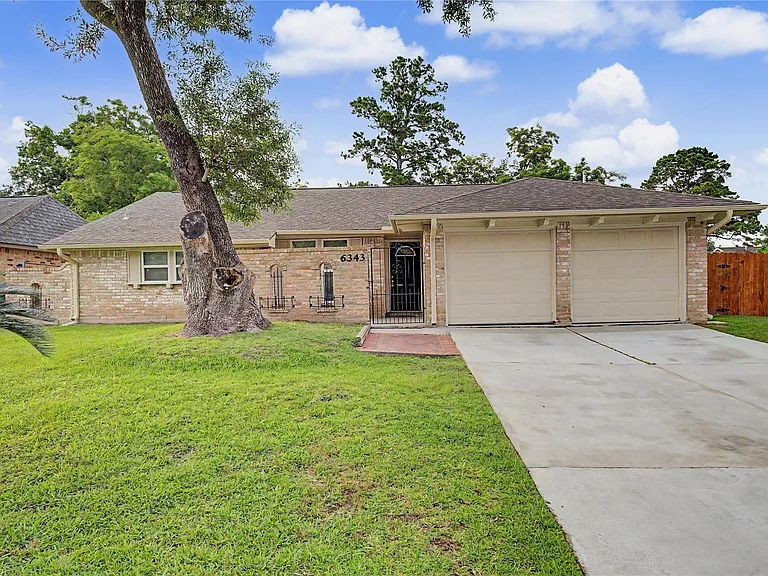 6343 Maple Hill Dr — Photo 1