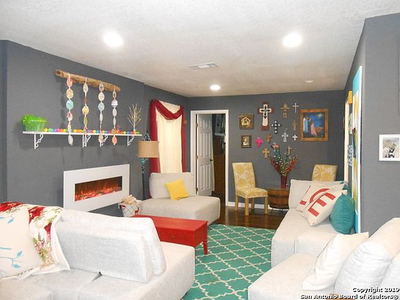 4th image of 349 W Merriweather St