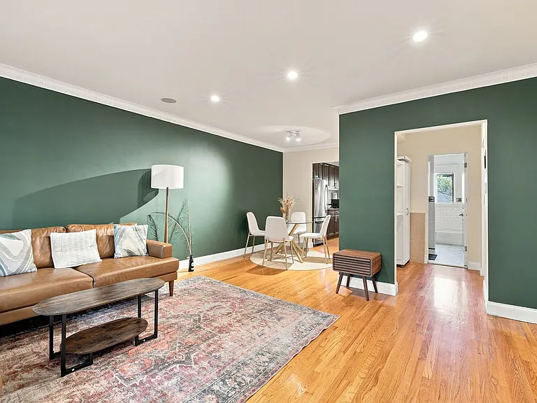 1615 N Laurel Ave #214 — Photo 5
