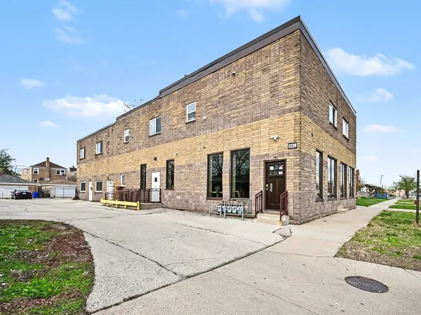 7228 39th St APT 2W, Lyons, IL 60534