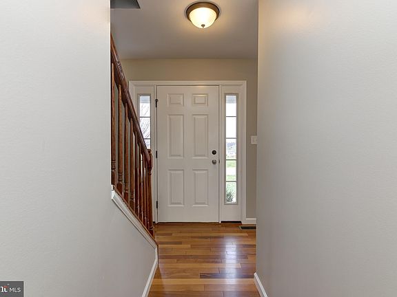 3rd image of 101 Buttercup Dr
